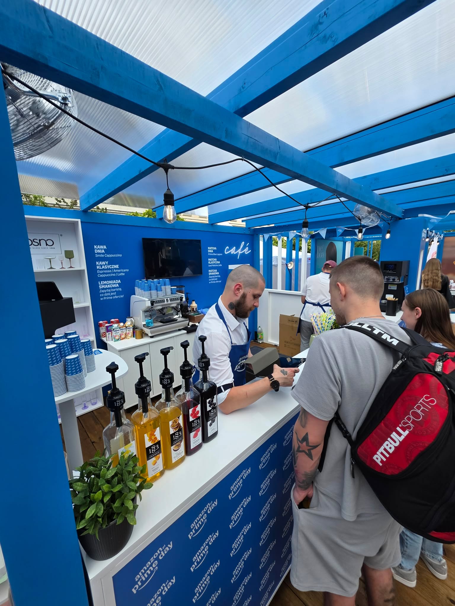 Bar z Kawą i Lemoniadą / Amazon